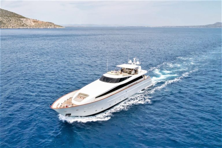 aquila motor yacht valef yachts 21 1024x682 1 768x512