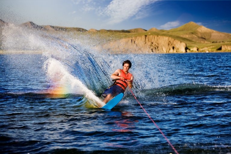 waterskiing 768x512